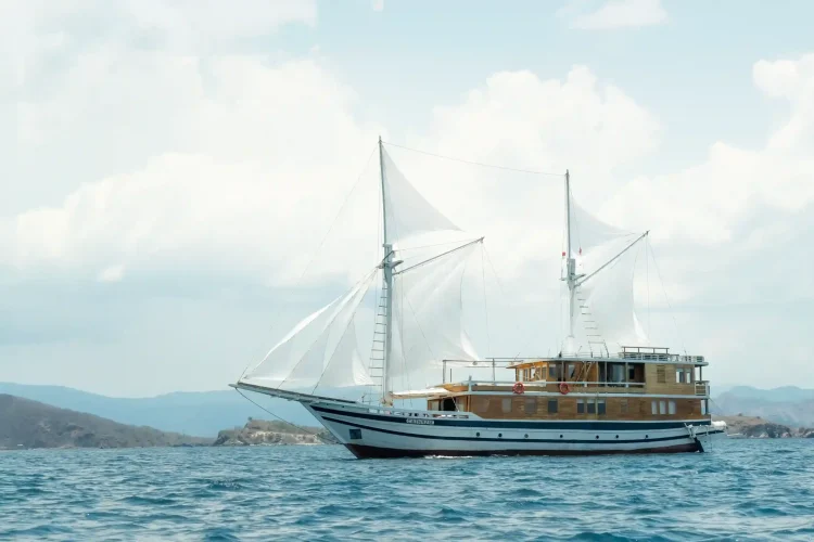 komodo sailing 3